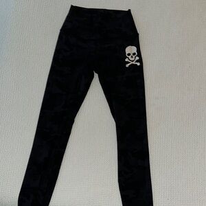 Lululemon Wunder Under Camo Black Skull Leggings